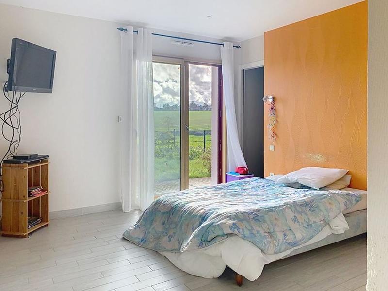 Maison - 325 m² - 11 pièces