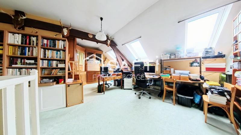 Maison - 228 m² - 7 pièces