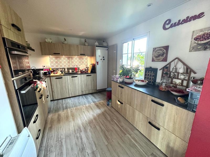 Maison - 250 m² - 10 pièces