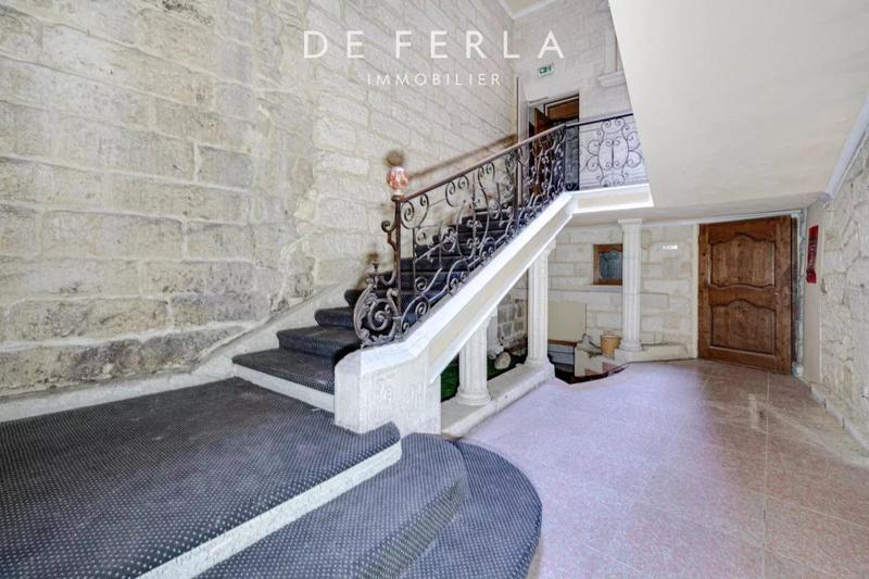 Appartement - 837 m² - 22 pièces