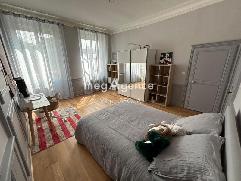 Maison - 285 m² - 8 pièces