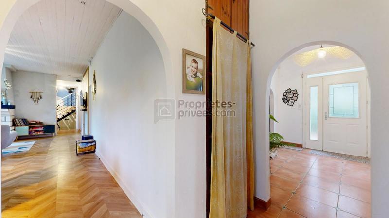 Maison - 260 m² - 9 pièces