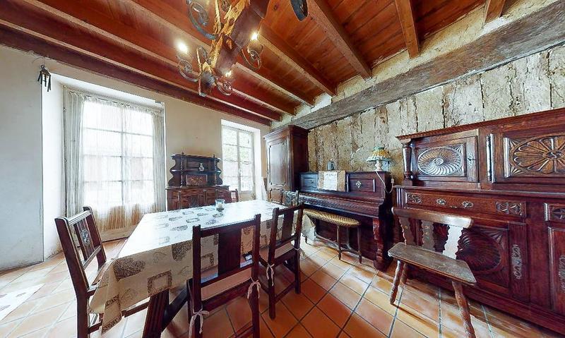 Maison traditionnelle - 315 m² - 12 pièces