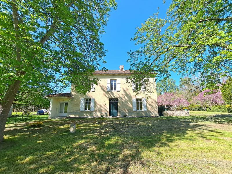 Maison - 292 m² - 14 pièces