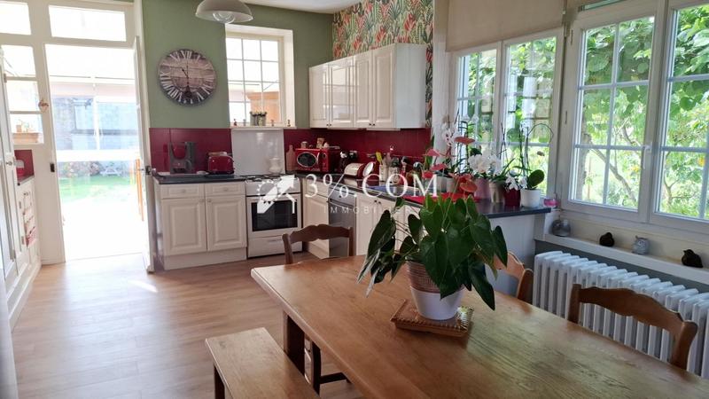 Propriété - 330 m² - 13 pièces