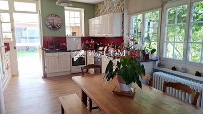 Propriété - 330 m² - 13 pièces