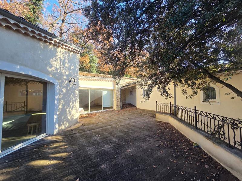 Maison - 235 m² - 6 pièces