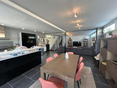 Maison - 180 m² - 5 pièces