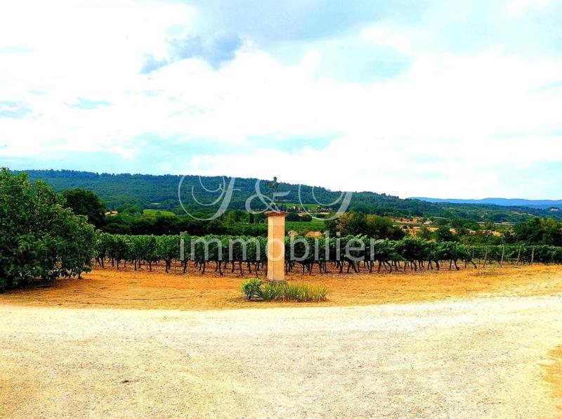 Propriété - 600 m²