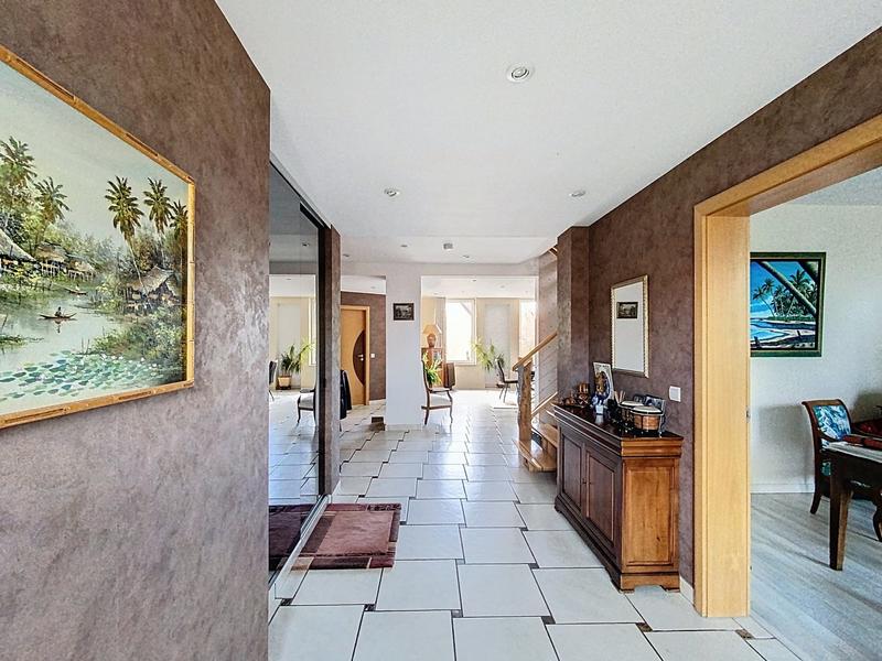 Maison - 203 m² - 6 pièces