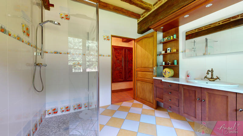 Propriété - 226 m² - 8 pièces