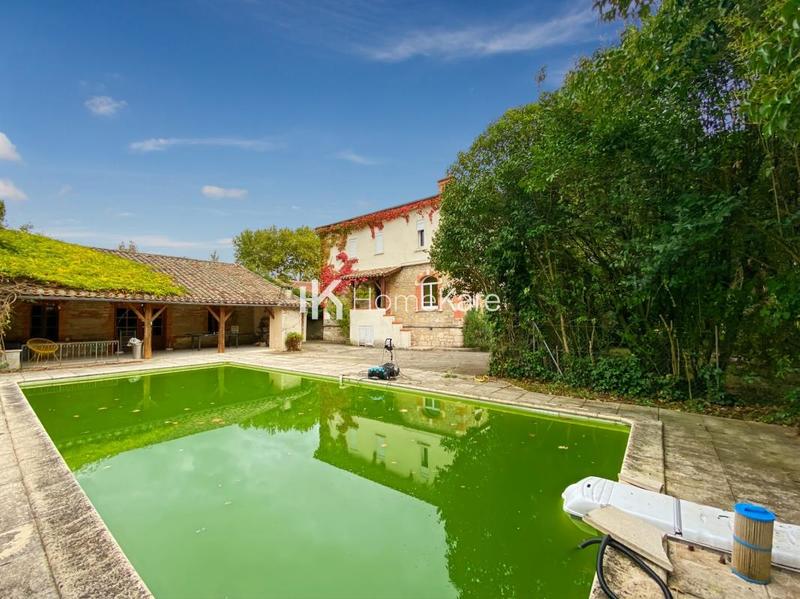 Maison - 240 m² - 7 pièces