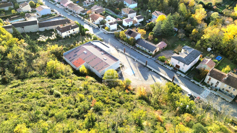 Local commercial - 673 m²