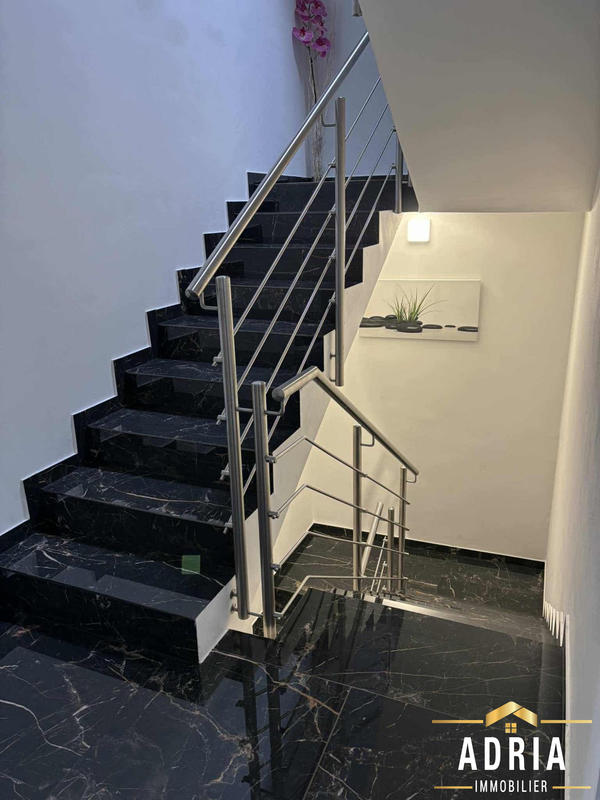 Maison - 206 m² - 7 pièces