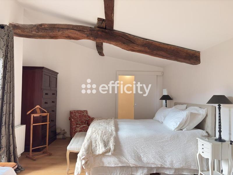 Maison - 228 m² - 7 pièces