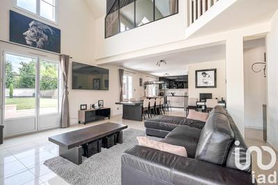 Maison - 180 m² - 8 pièces