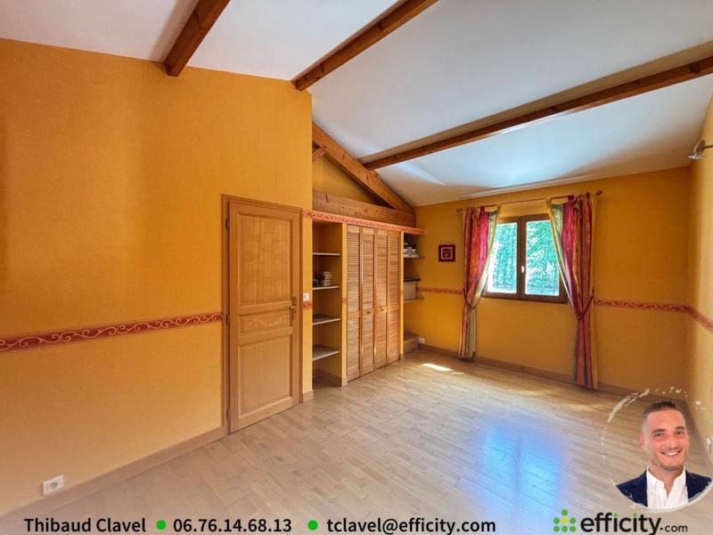 Maison - 215 m² - 8 pièces