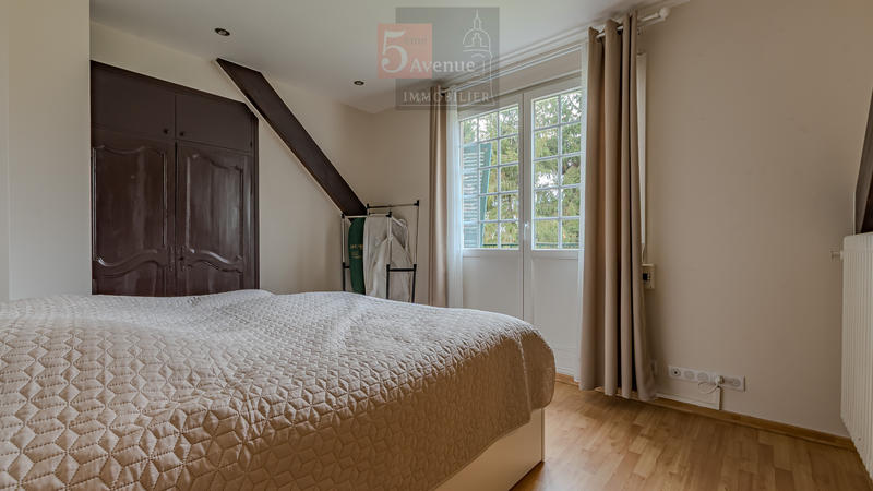Maison - 220 m² - 6 pièces