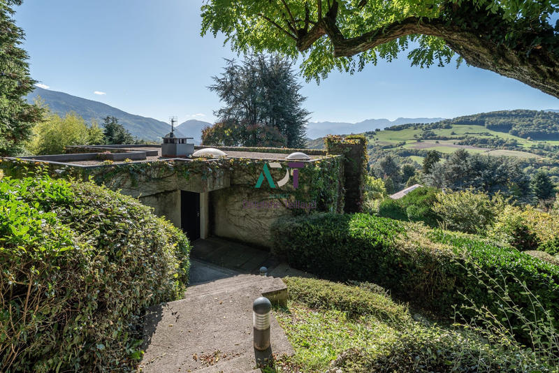 Maison - 220 m² - 8 pièces