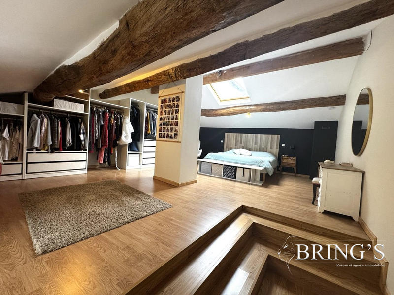 Maison - 200 m² - 7 pièces