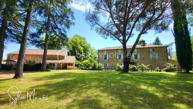 Propriété - 520 m² - 15 pièces