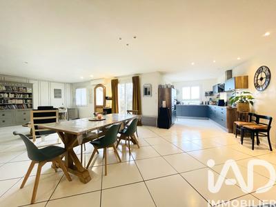 Maison - 228 m² - 8 pièces