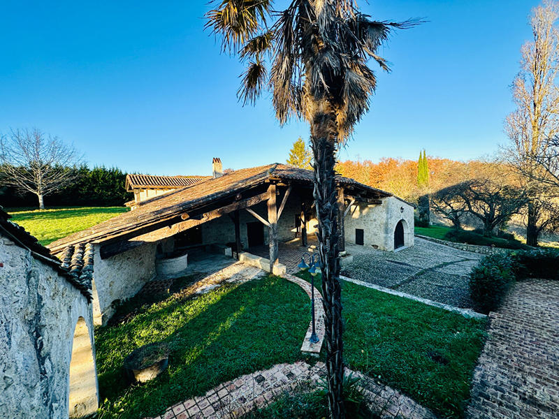 Maison - 362 m² - 9 pièces