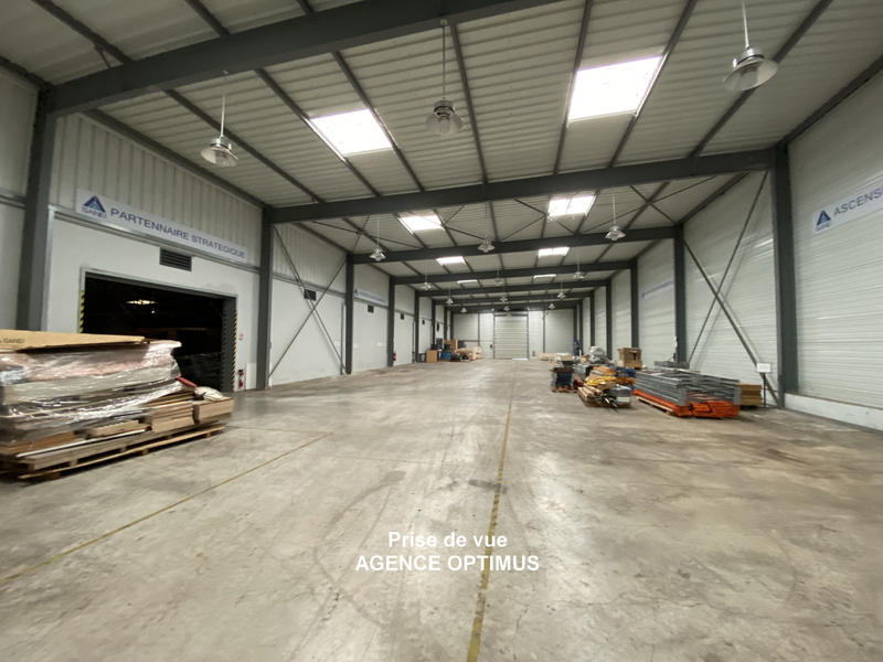 Local commercial - 2 100 m²