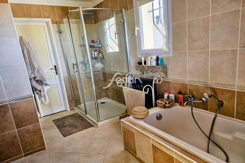 Maison - 214 m² - 7 pièces