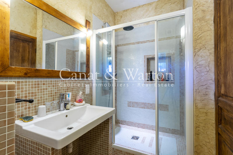 Villa - 250 m² - 9 pièces