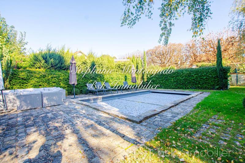 Demeure - 243 m² - 7 pièces