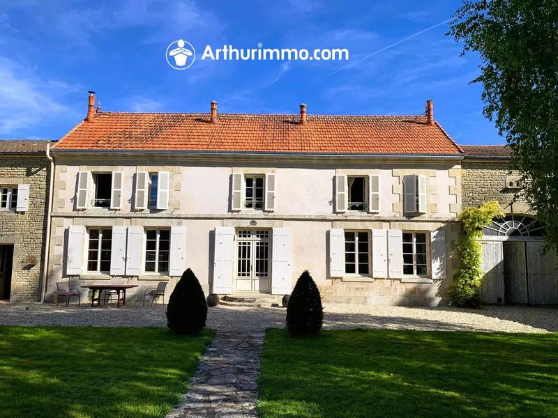 Maison - 300 m² - 8 pièces