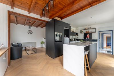 Maison - 187 m² - 9 pièces