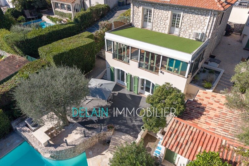 Maison - 220 m² - 5 pièces