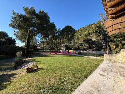 Maison - 250 m² - 14 pièces