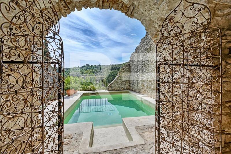 Maison - 245 m² - 9 pièces