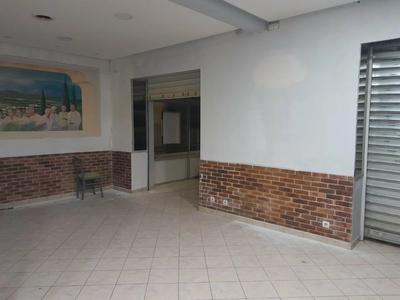 Local commercial - 94 m² - 1 pièce