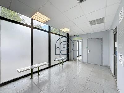Local d'activités - 265 m²