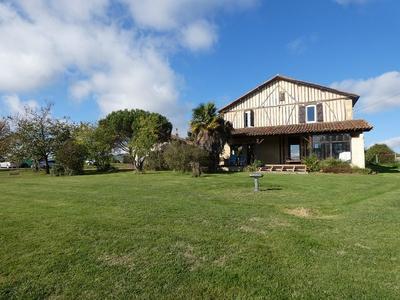 Maison - 370 m² - 11 pièces