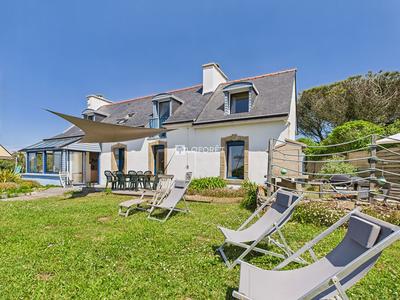 Maison traditionnelle - 150 m² - 8 pièces