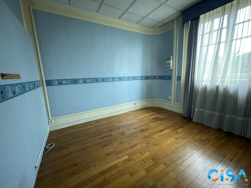 Maison - 265 m² - 10 pièces