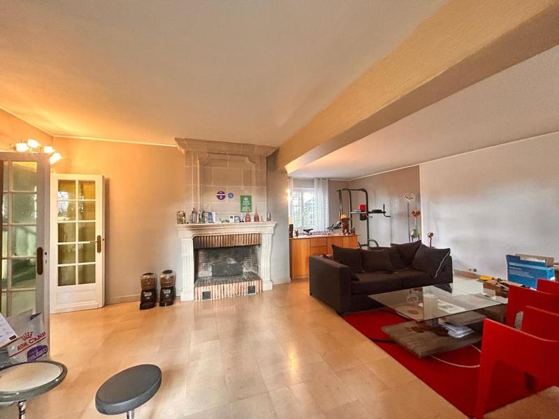 Maison - 221 m² - 10 pièces