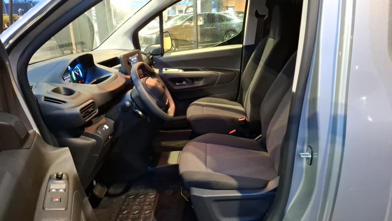 Peugeot Partner III Taille m 800kg Moteur électrique 136 ch