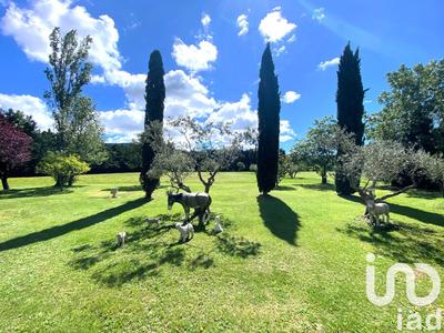 Maison - 335 m² - 9 pièces