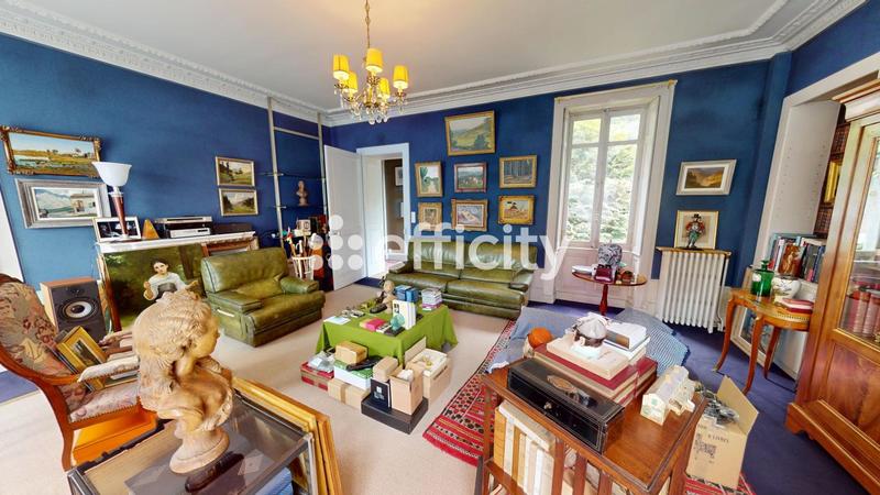 Maison - 296 m² - 12 pièces