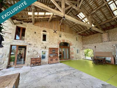 Maison - 271 m² - 9 pièces