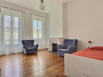 Maison - 208 m² - 7 pièces