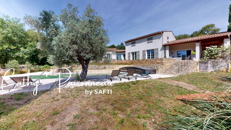 Villa - 324 m² - 9 pièces