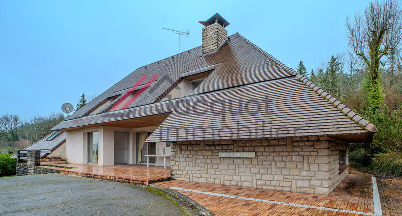 Maison - 385 m² - 12 pièces