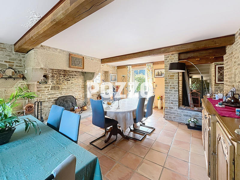 Maison - 676 m² - 17 pièces